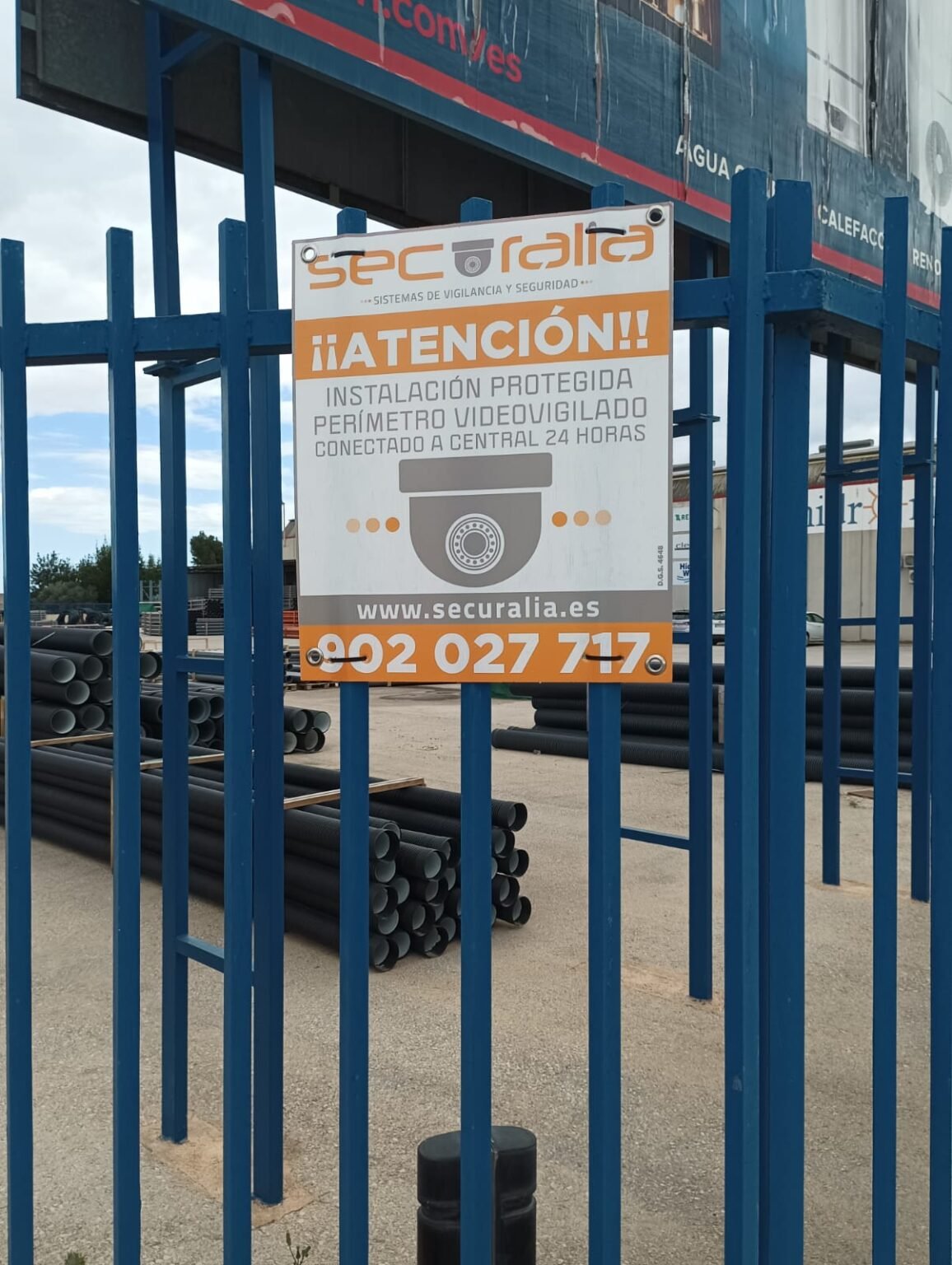 Cartel disuasorio de perímetro vigilado de la empresa Securalia